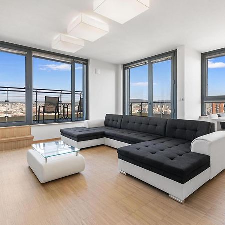 Sky Apartman In Bratislava - With 2 Parking Places Dış mekan fotoğraf