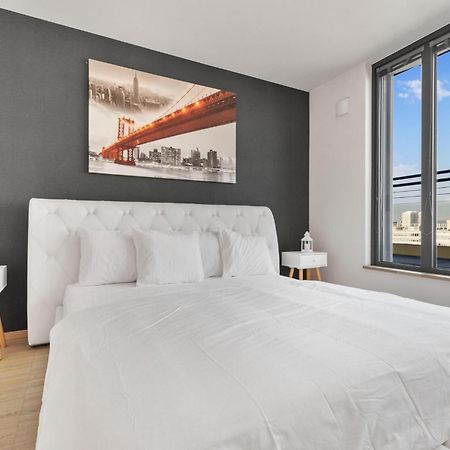 Sky Apartman In Bratislava - With 2 Parking Places Dış mekan fotoğraf