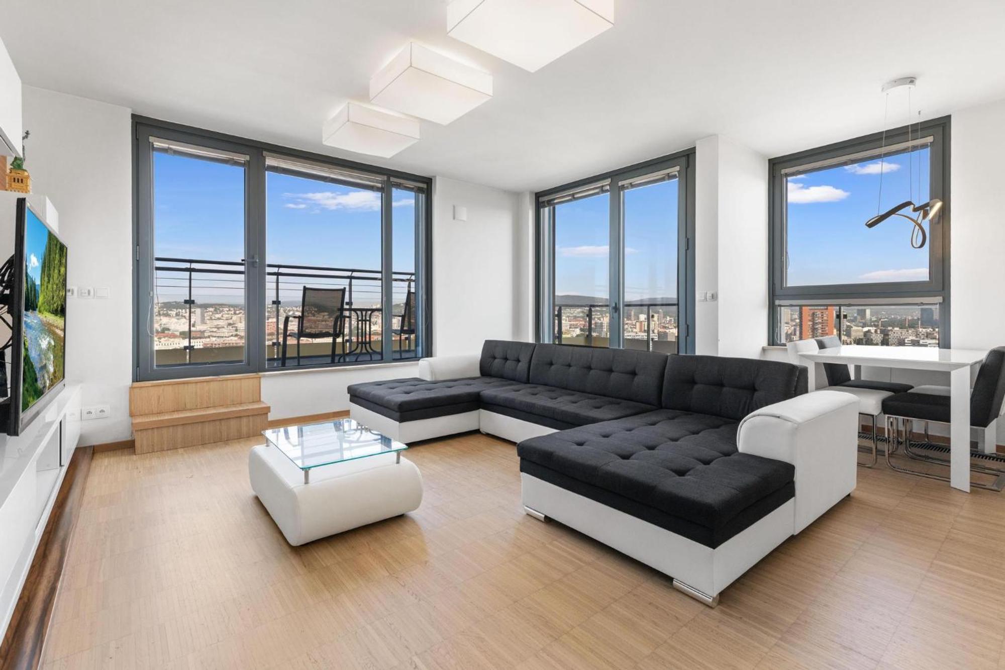 Sky Apartman In Bratislava - With 2 Parking Places Dış mekan fotoğraf