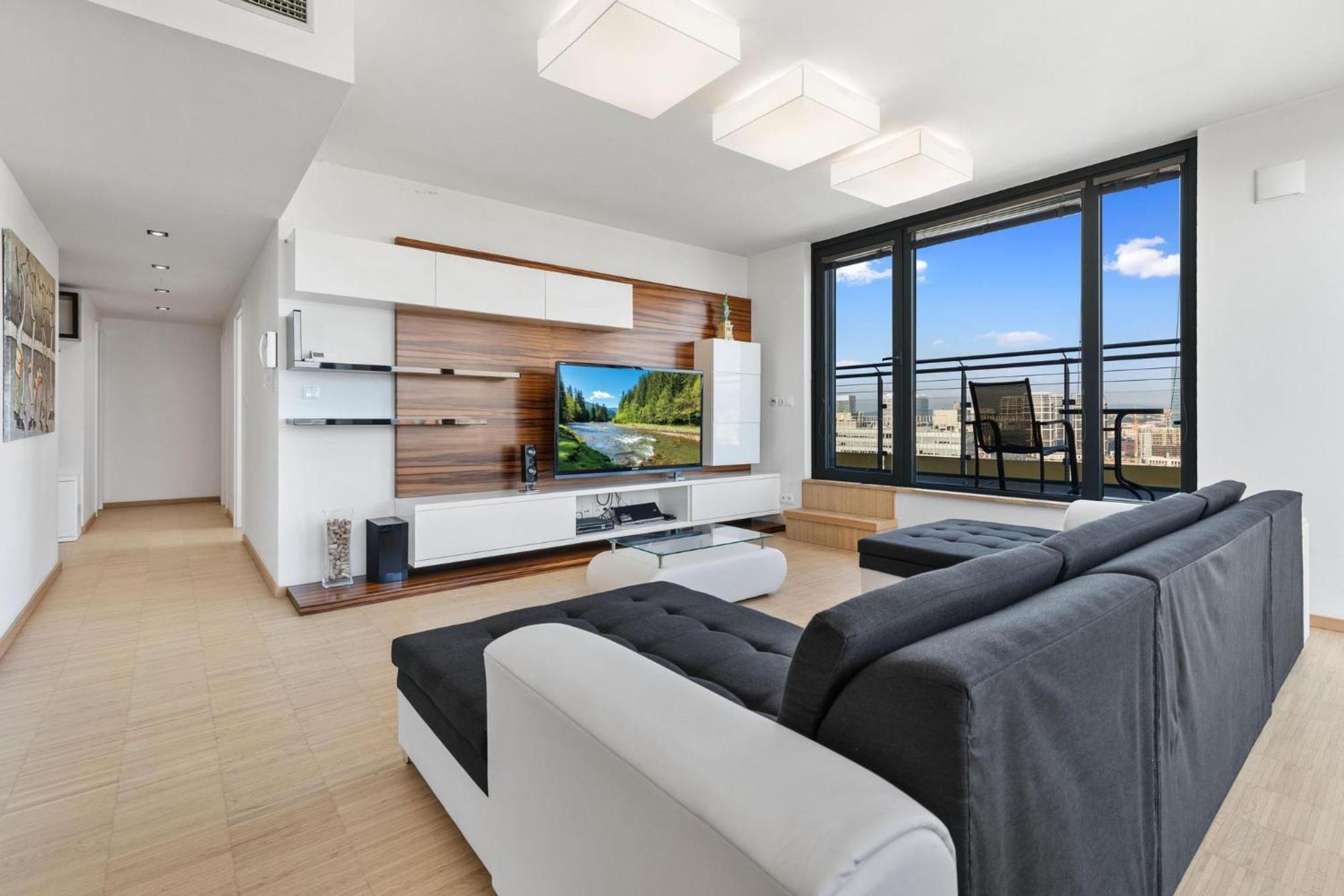 Sky Apartman In Bratislava - With 2 Parking Places Dış mekan fotoğraf
