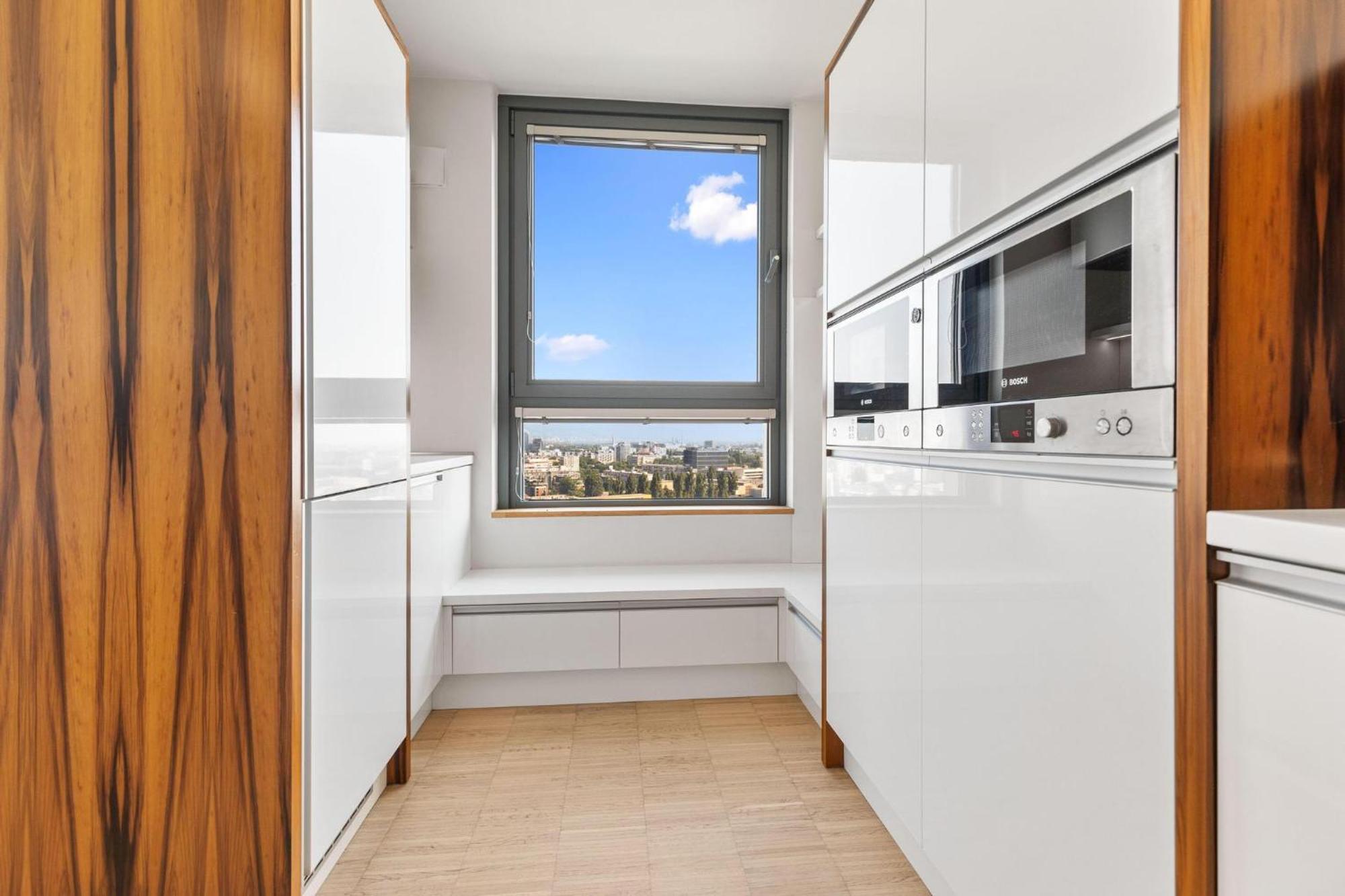 Sky Apartman In Bratislava - With 2 Parking Places Dış mekan fotoğraf