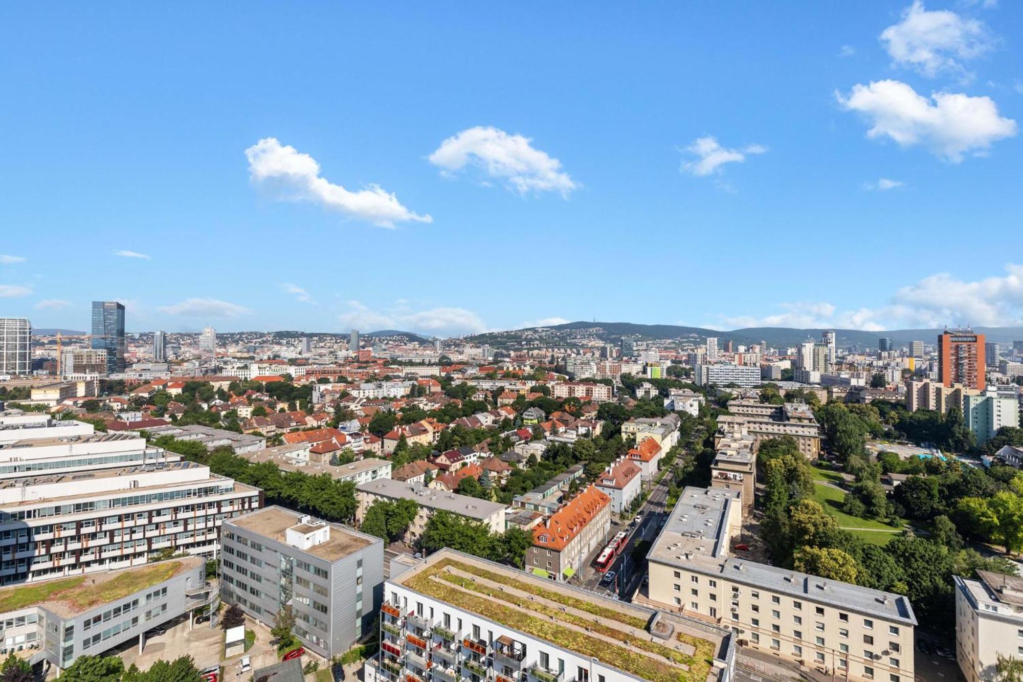 Sky Apartman In Bratislava - With 2 Parking Places Dış mekan fotoğraf