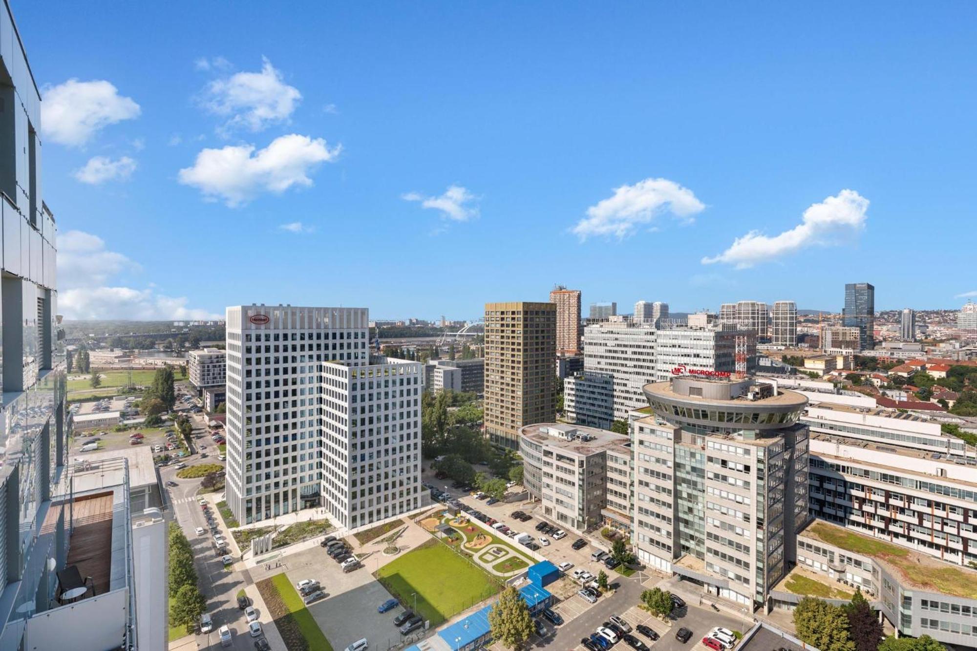 Sky Apartman In Bratislava - With 2 Parking Places Dış mekan fotoğraf